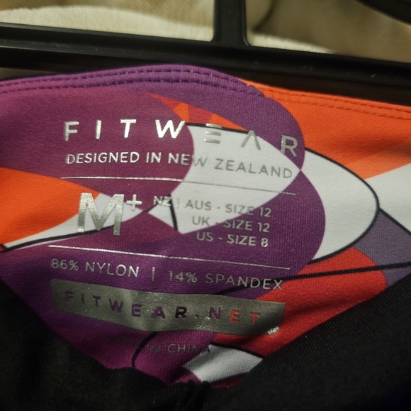 LADIES BLACK FITWEAR LEGGINGS. DESIGNED IN NEW ZEALAND. NWT. RETAILS FOR $69.99 - Picture 8 of 8